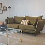 Helena - Bright 2br Trottel By Foot - By Tgb *