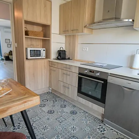 Helena - Bright 2br Trottel By Foot - By Tgb Αζάτσιο