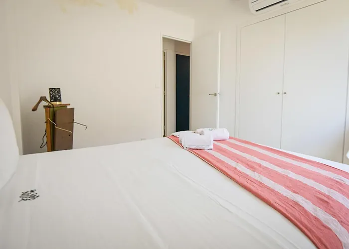 Helena - Bright 2br Trottel By Foot - By Tgb * Ajaccio (Corsica)