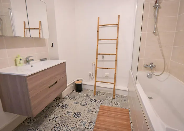 Helena - Bright 2br Trottel By Foot - By Tgb Ajaccio (Corsica)