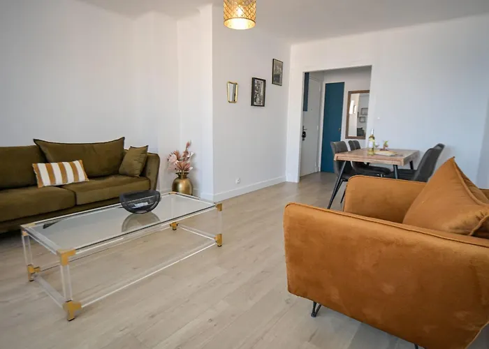 Helena - Bright 2br Trottel By Foot - By Tgb *