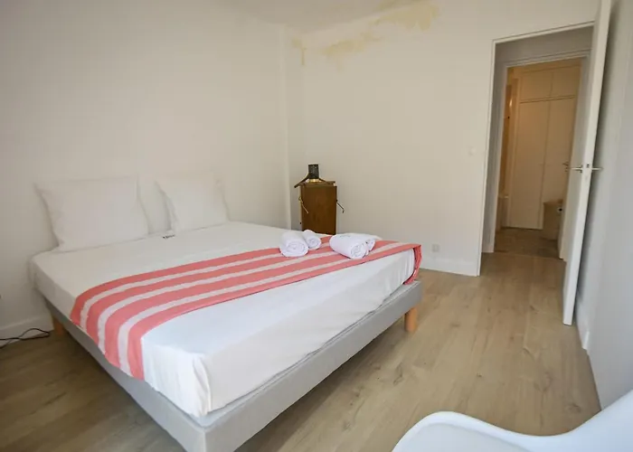 Helena - Bright 2br Trottel By Foot - By Tgb Ajaccio (Corsica)