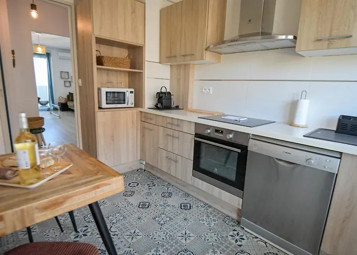 Helena - Bright 2br Trottel By Foot - By Tgb Ajaccio (Corsica)